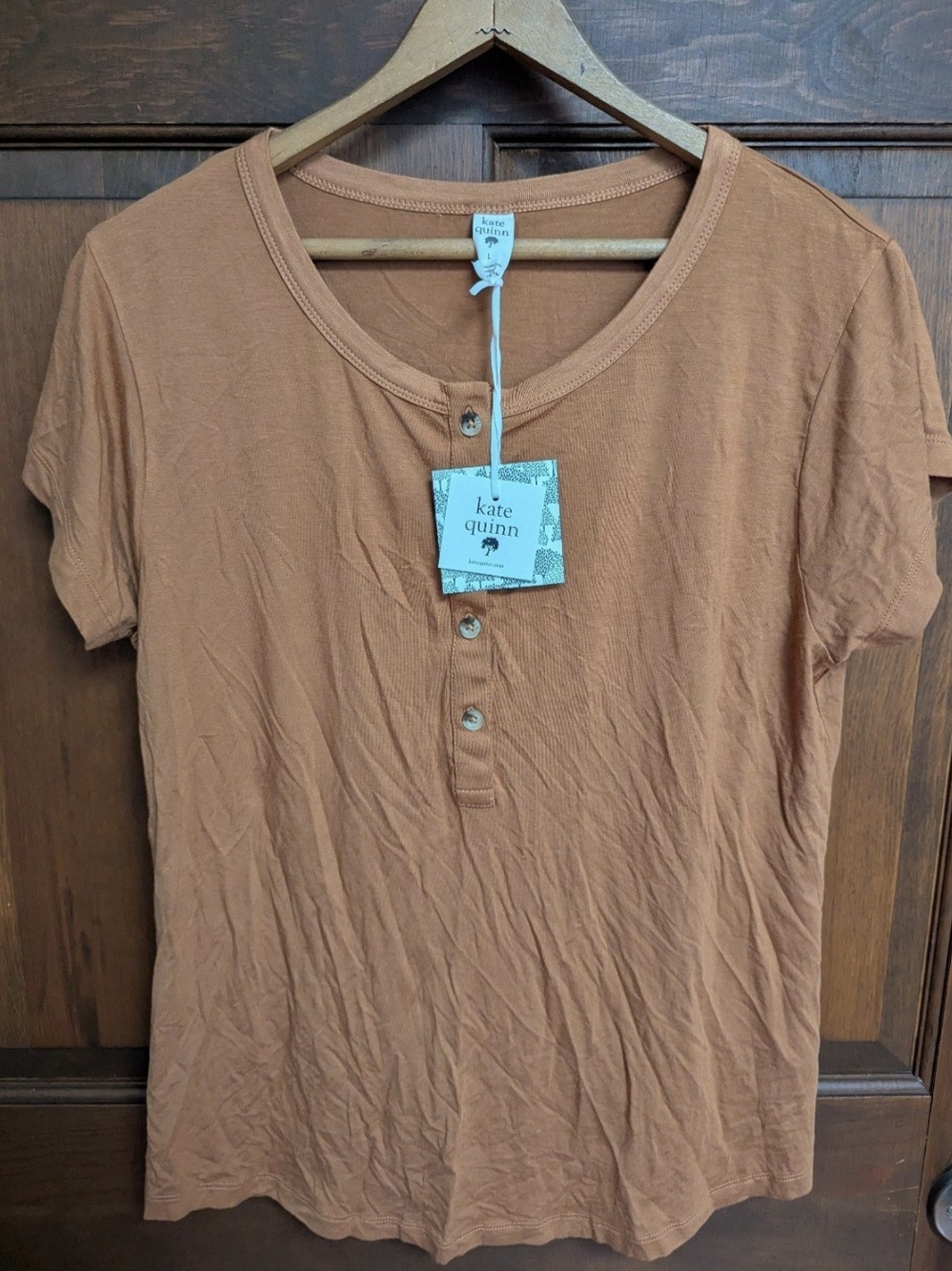 kate quinn Short Sleeve Henley Tee - Rust Brown